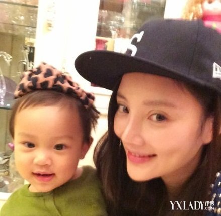 【图】 甜馨不舍妈妈 出差大哭 网友赞其懂事有