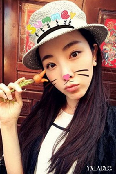 【图】主持人李思思家庭背景显赫 晒起萌照画