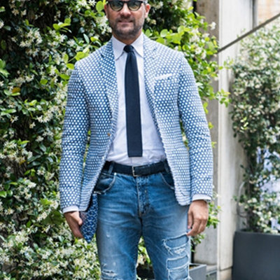 【图】男士浅色牛仔裤配什么上衣好看 4款简单