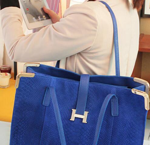 【图】蓝色大包包怎么搭配? 四个技巧让你成为
