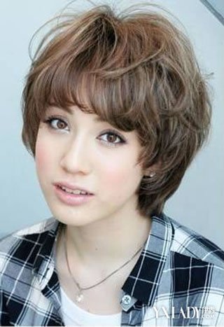 头发少的女生适合什么发型