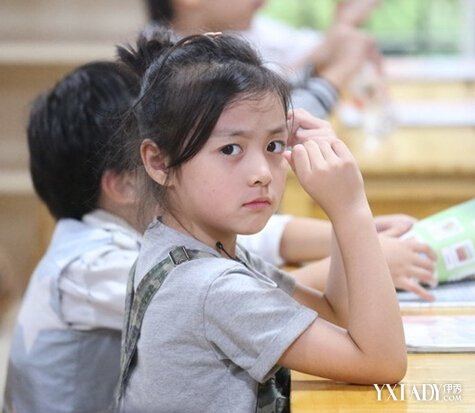 一年级小苹果和一年级陈思成 好学生形象走心 陈思成学生头发型