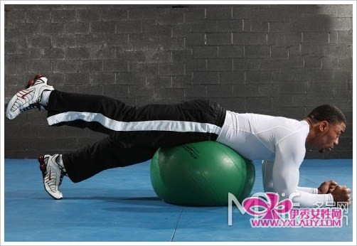 8����������Ů���������β�