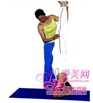 情侣减肥瑜伽 烧掉多余脂肪