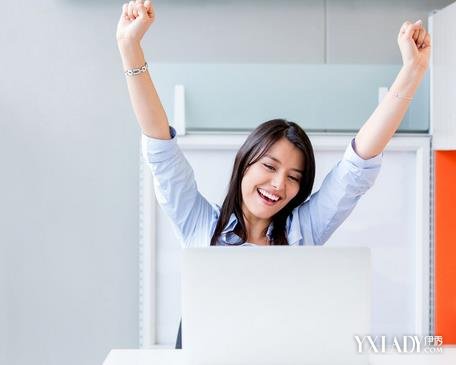 金曲奖红毯戴佩妮夏季美背