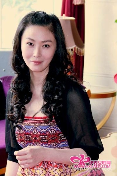 ��˼ܲ������Ů