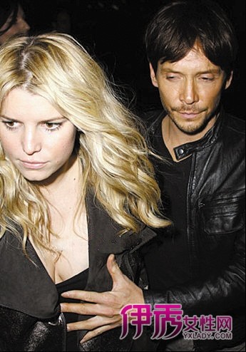 ��ʫ���ɶԷŵ��ַ����� �����ױ� ����л�컪