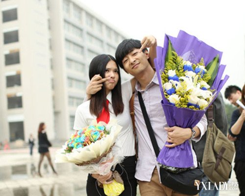 ���� Ů����