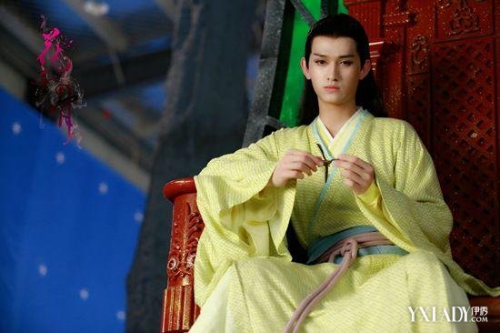 ɱ��İ���ɶ�ױ��